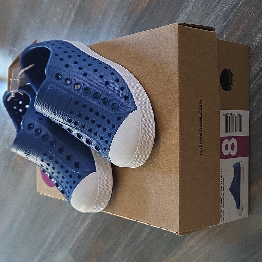 Native Size 8 Kids NEW In Box Blue and White Jefferson Shoes - Picture 7 of 7